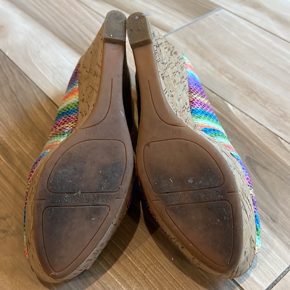 Women’s Nine West Multi-Color 4” Wedge Shoes - Picture 5 of 7
